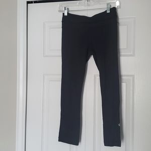 Lululemon black capris size 4